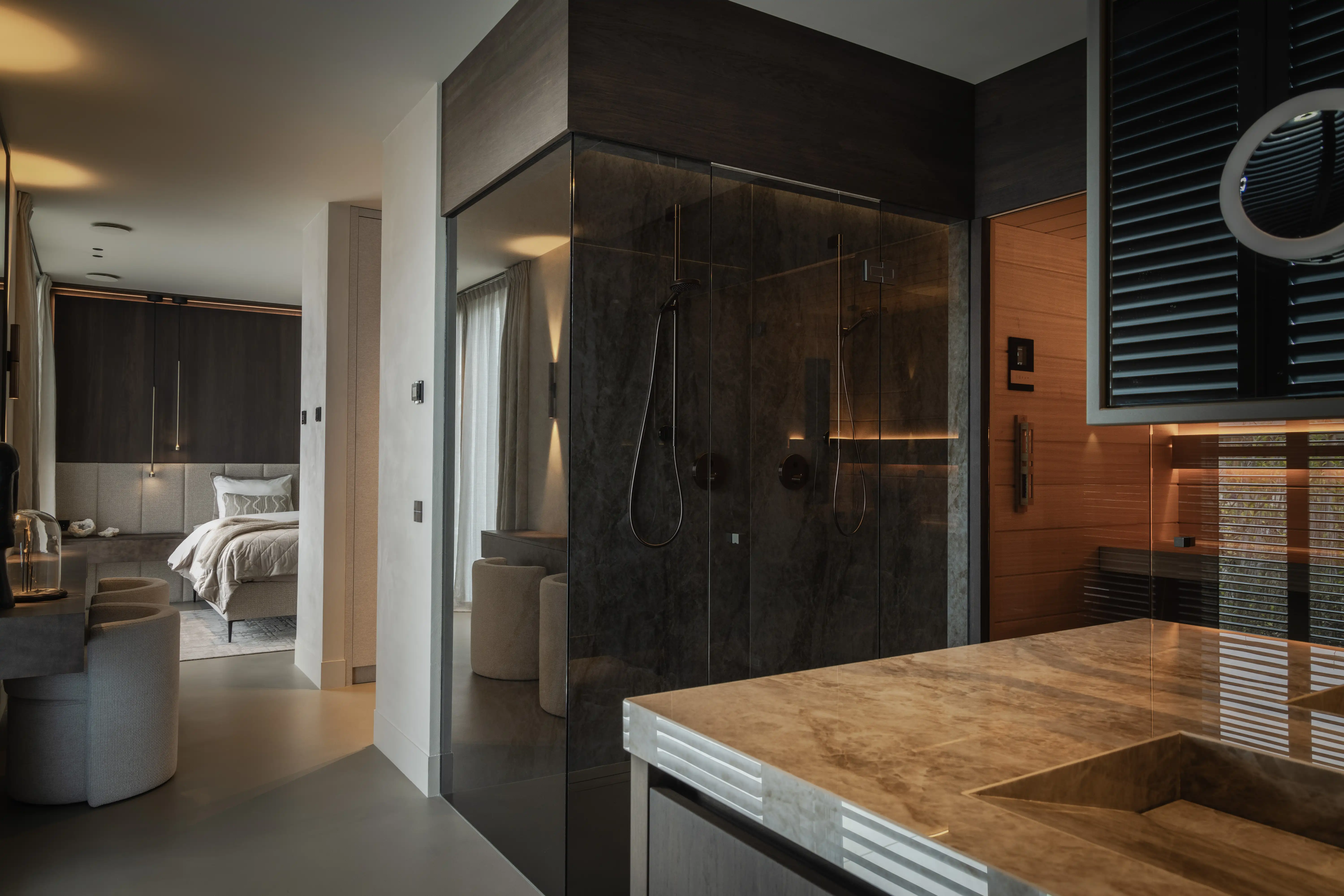 Villa aan het Water - Master badkamer met douche en sauna